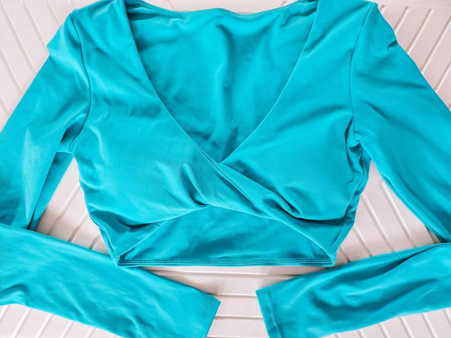 Long Sleeve Twist Crop Top